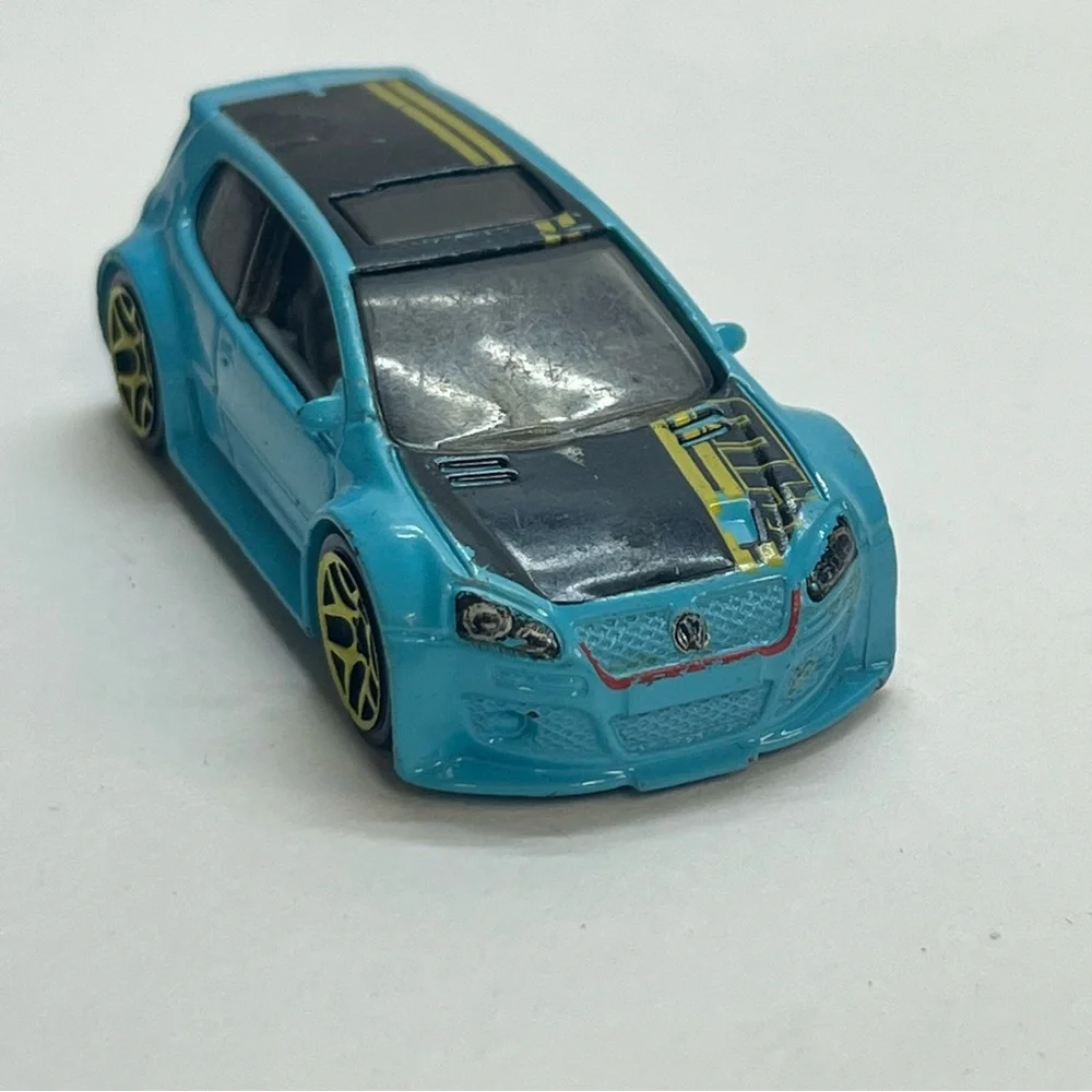 hot wheels volkswagen gold gti die cast car 2013 light blue yellow black racing‎